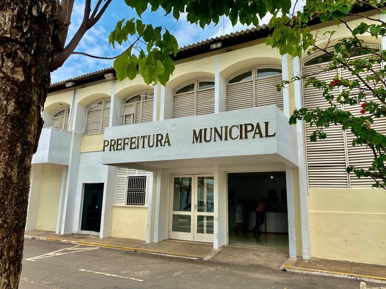 Professor ou agente de saúde contratado “temporariamente” pela prefeitura há anos? Isso pode ser ilegal e pode gerar direito a FGTS